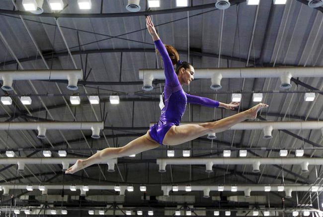 मलेशियाई जिमनास्ट फराह की इन तस्वीरों पर मचा हंगामा