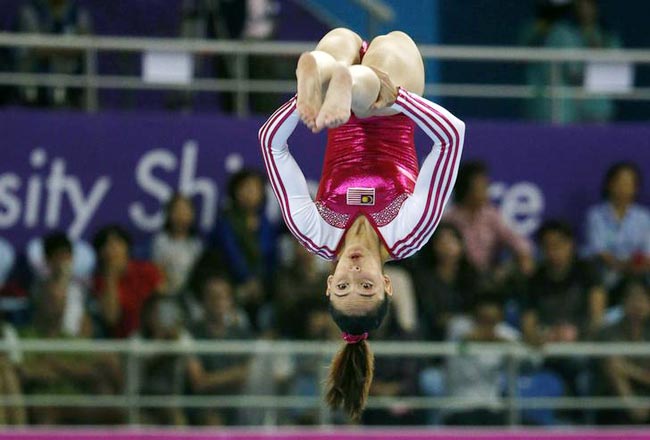 मलेशियाई जिमनास्ट फराह की इन तस्वीरों पर मचा हंगामा