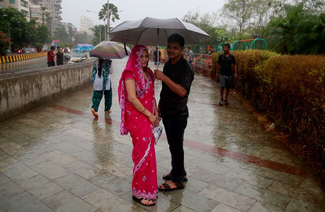 थोड़ी सी बारिश हुई है, थोड़ी है बाकी