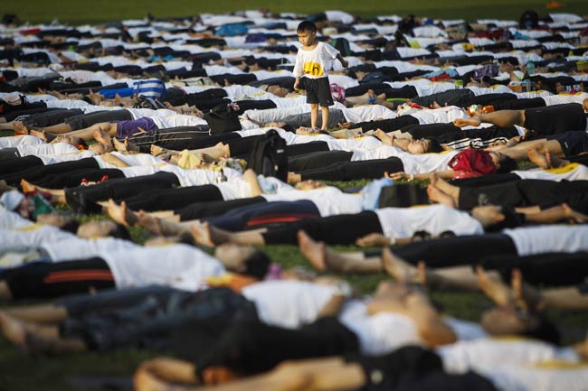 योग दिवस पर दुनिया में ऐसे बिखरी योग की छटा