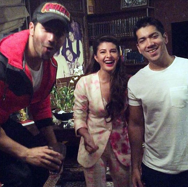 बॉलीवुड स्टार्स ने इंस्टाग्राम पर शेयर की अपनी मस्तियां