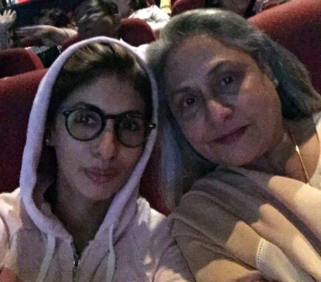 #SelfieWithDaughter पर दुनियाभर के लोग शेयर कर रहे तस्वीर