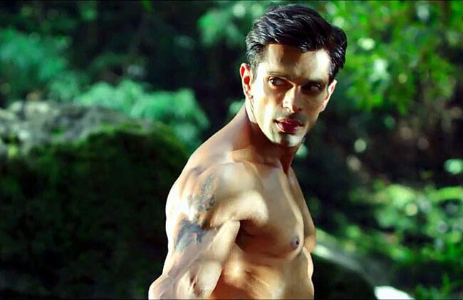 TV के हिट कलाकार, जो फिल्मों में पिट गए...