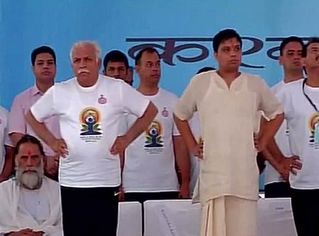 योग दिवस: राजनेताओं पर भी चढ़ा योग का रंग