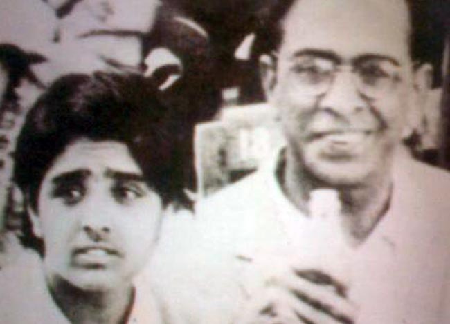 #SelfieWithDaughter पर दुनियाभर के लोग शेयर कर रहे तस्वीर