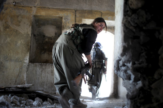 IS के आतंकियों से 'लोहा' लेती हैं ये कुर्दिश महिलाएं...