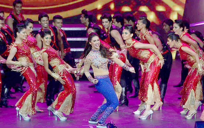 IIFA 2015: ग्रीन कार्पेट पर जगमगाए बॉलीवुड के सितारे