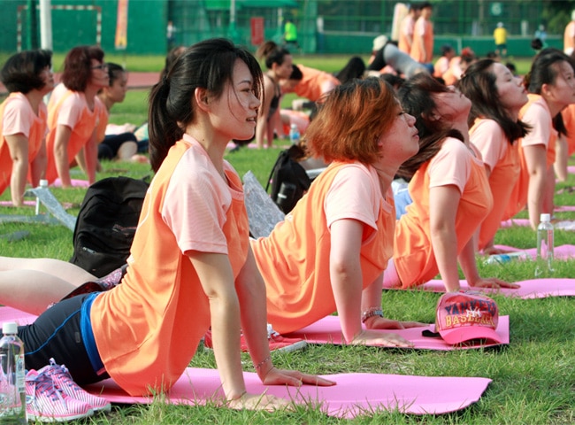 योग दिवस पर दुनिया में ऐसे बिखरी योग की छटा