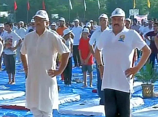 योग दिवस: राजनेताओं पर भी चढ़ा योग का रंग