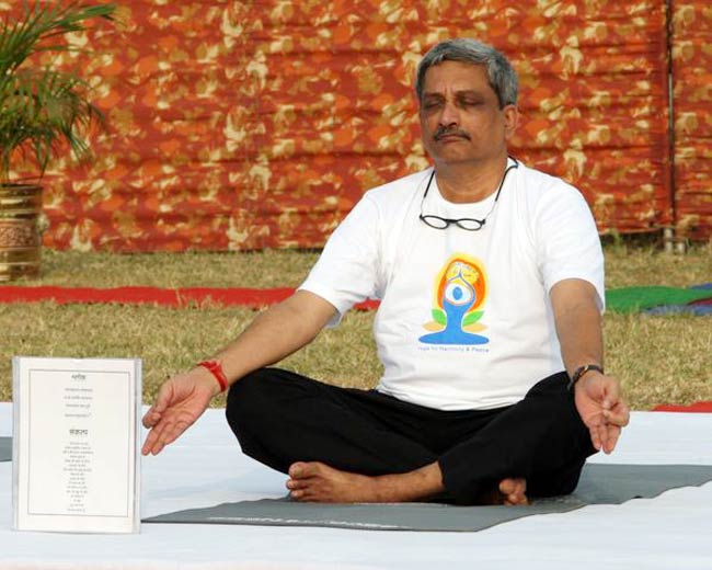 योग दिवस: राजनेताओं पर भी चढ़ा योग का रंग