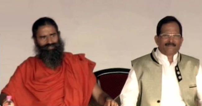 योग के रंग में रंगा राजपथ, 35 हजार लोगों ने किया योगाभ्यास