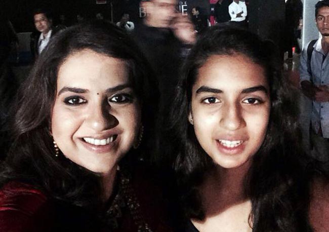 #SelfieWithDaughter पर दुनियाभर के लोग शेयर कर रहे तस्वीर