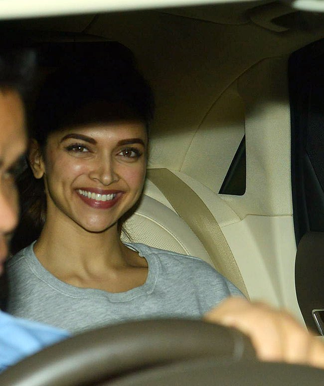 'दिल धड़कने दो' की स्क्रीनिंग पर लगा बॉलीवुड सेलेब्रिटीज का तांता