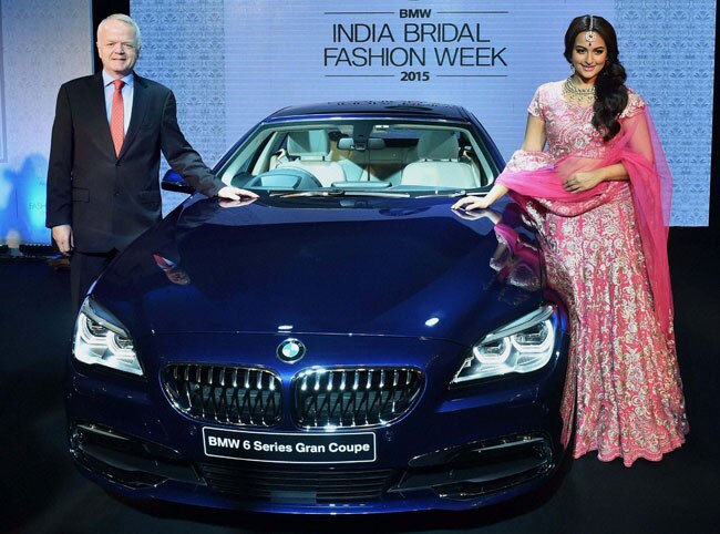 सोनाक्षी ने BMW सीरीज 6 लॉन्च की