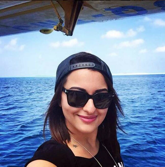 बॉलीवुड में आया छुट्टियों का मौसम, मालदीव पहुंचे सितारे...