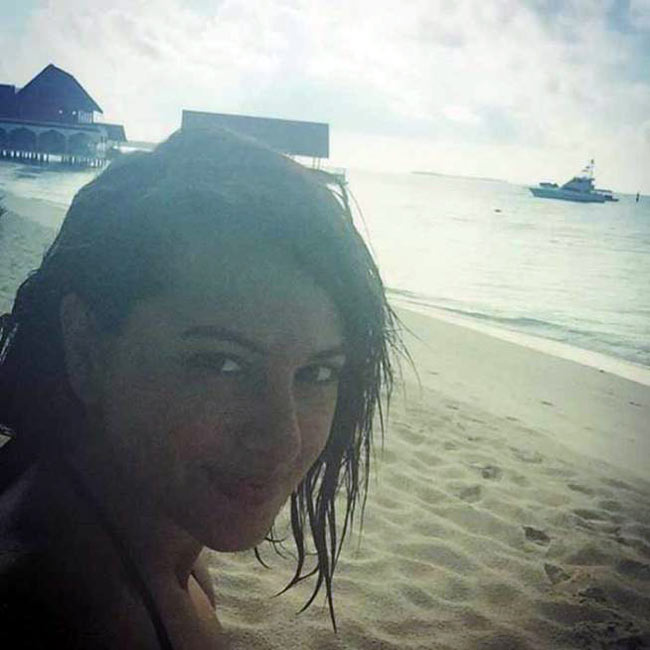 बॉलीवुड में आया छुट्टियों का मौसम, मालदीव पहुंचे सितारे...