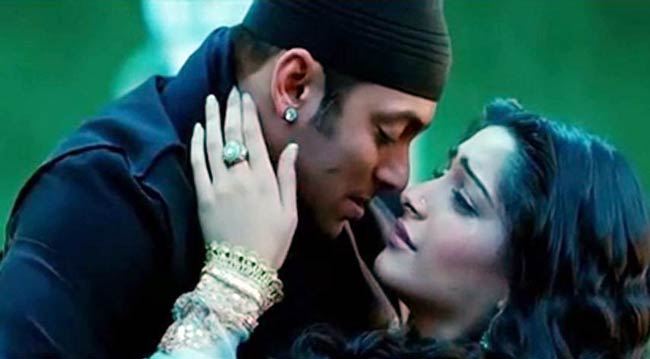 सलमान की पलभर की मौजूदगी से दौड़ पड़ी ये फिल्में