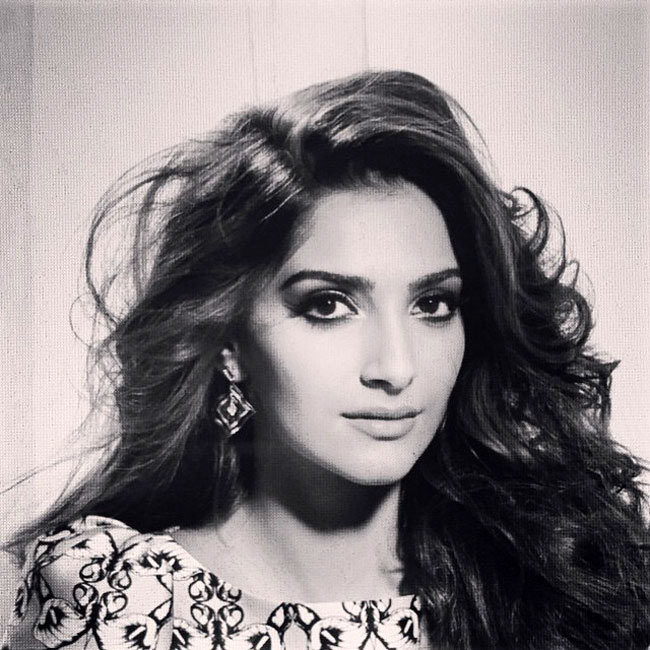 सोनम कपूर का हॉट फोटोशूट जो उड़ा देगा आपके होश