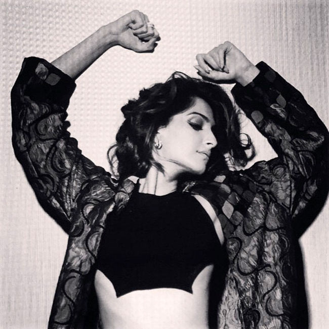 सोनम कपूर का हॉट फोटोशूट जो उड़ा देगा आपके होश