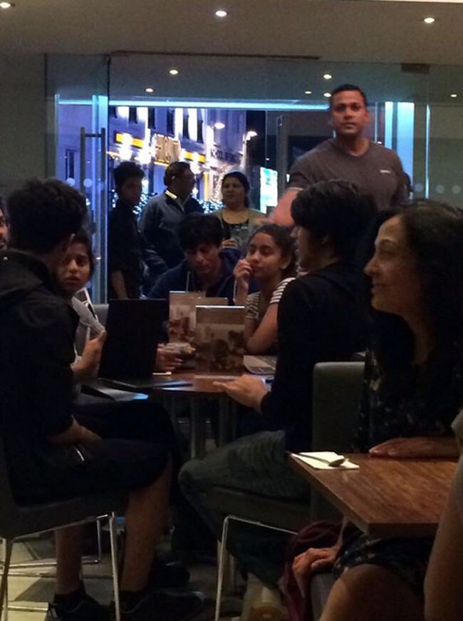 लंदन में कुछ ऐसे छुटि्टयां बिता रहे हैं बॉलीवुड सितारे...