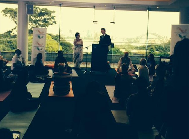 योग दिवस पर दुनिया में ऐसे बिखरी योग की छटा