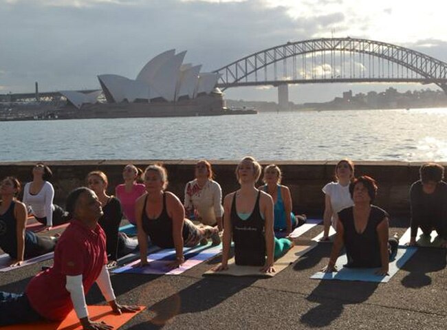 योग दिवस पर दुनिया में ऐसे बिखरी योग की छटा