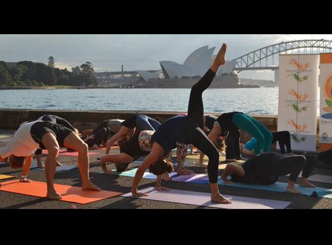 योग दिवस पर दुनिया में ऐसे बिखरी योग की छटा