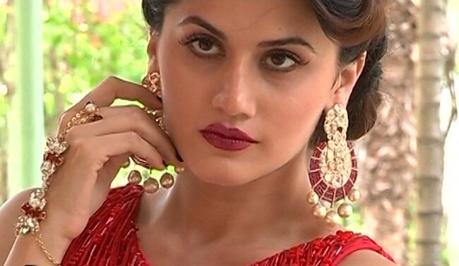 जब दुल्हन बनीं तापसी पन्नू