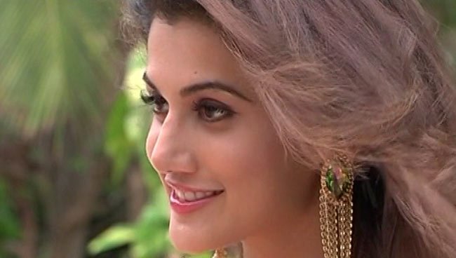 जब दुल्हन बनीं तापसी पन्नू