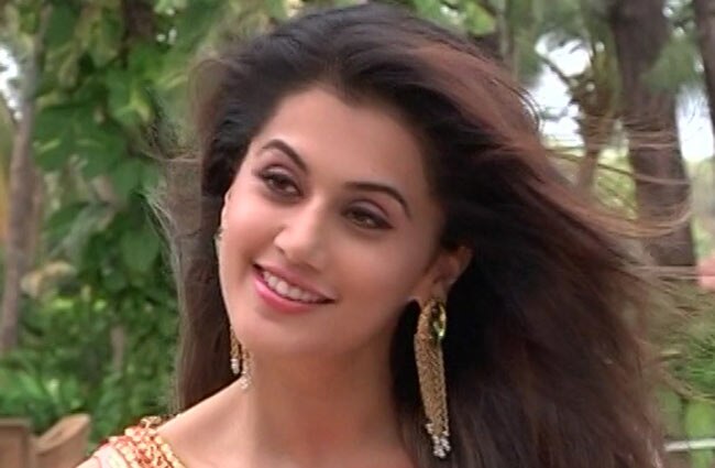 जब दुल्हन बनीं तापसी पन्नू