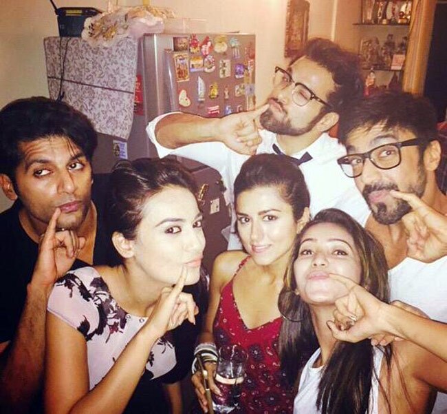 टीवी स्टार विवियन डिसेना की बर्थडे पार्टी की मस्ती