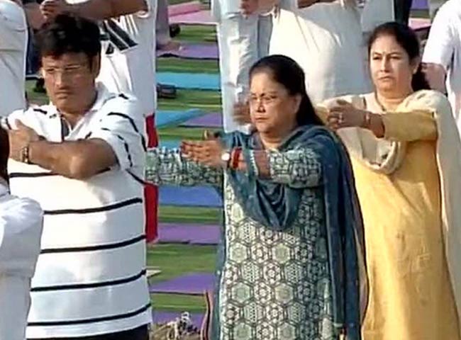 योग दिवस: राजनेताओं पर भी चढ़ा योग का रंग