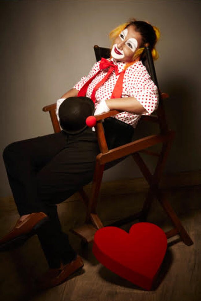 विद्या बालन ने लगाईं मूंछें, देखें शानदार तस्वीरें