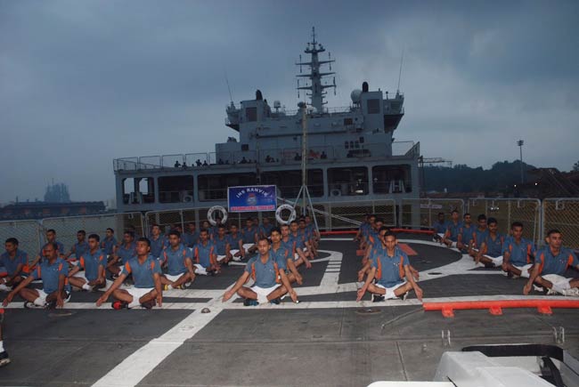 बर्फ से समंदर तक भारतीय सेना ने बिखेरा योग का जादू