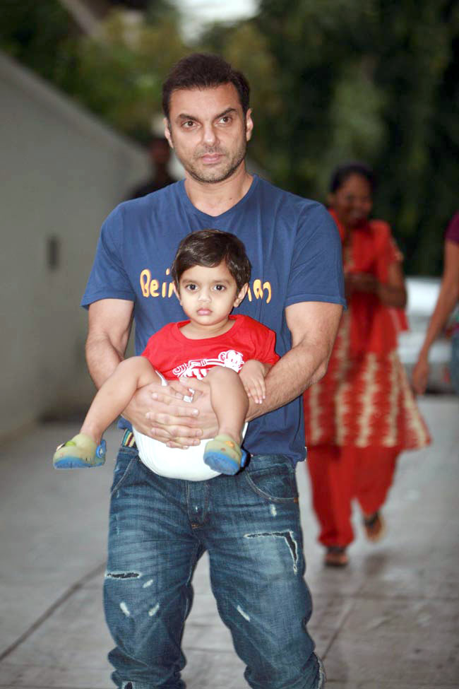 सरोगेसी और IVF से पैदा हुए हैं ये स्टार किड्स