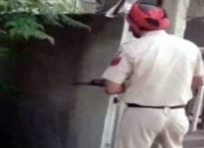 पंजाब के गुरदासपुर में आतंकी हमला, देखें लाइव तस्वीरें...