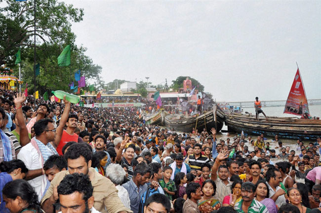 गोदावरी पुष्कर मेले में भगदड़ ने ली 27 लोगों की जान