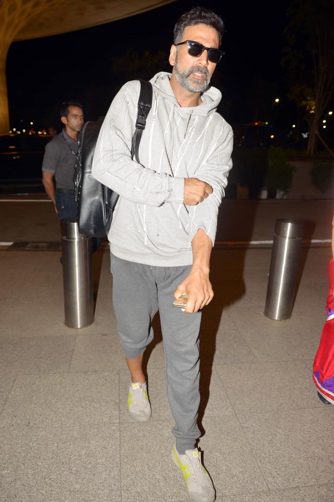 तुर्की से लौटे रितिक और सोनम