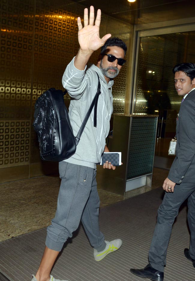 तुर्की से लौटे रितिक और सोनम