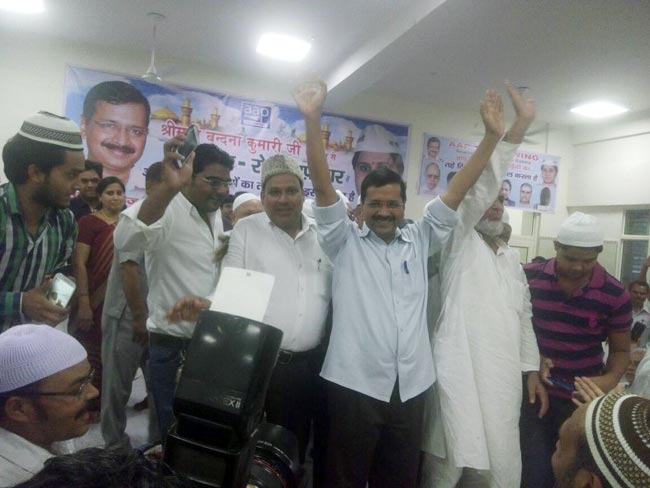 सोनिया-केजरीवाल ने दी सियासी इफ्तार