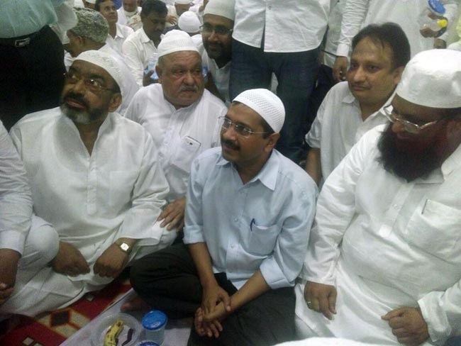 सोनिया-केजरीवाल ने दी सियासी इफ्तार