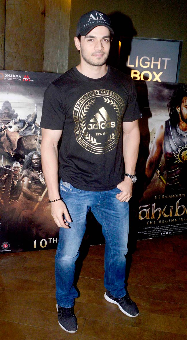 'बाहुबली' की स्क्रीनिंग पर सलमान संग पहुंचीं संगीता बिजलानी