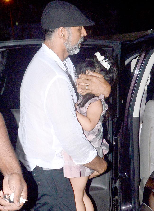 आउटिंग पर निकले बॉलीवुड सितारे, देखें तस्वीरें