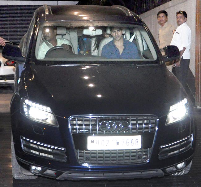 आउटिंग पर निकले बॉलीवुड सितारे, देखें तस्वीरें