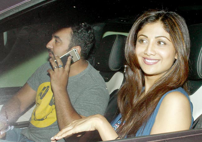 आउटिंग पर निकले बॉलीवुड सितारे, देखें तस्वीरें