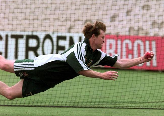 क्रिकेट के सुपर फील्डर जोंटी रोड्स को हैप्पी बर्थडे