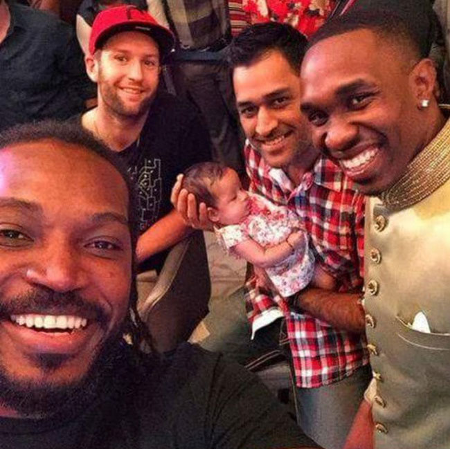 देखें टीम इंडिया के वनडे कप्तान धोनी की बेहद पर्सनल तस्वीरें