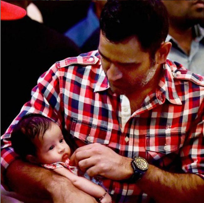 देखें टीम इंडिया के वनडे कप्तान धोनी की बेहद पर्सनल तस्वीरें