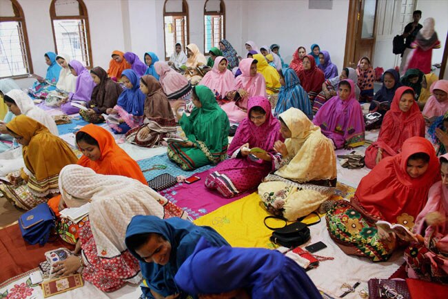 तस्वीरें: दुनियाभर में ईद की रौनक