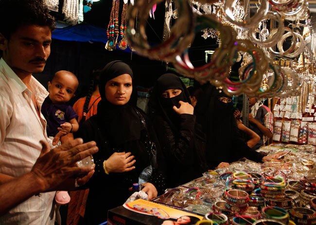 तस्वीरें: दुनियाभर में ईद की रौनक